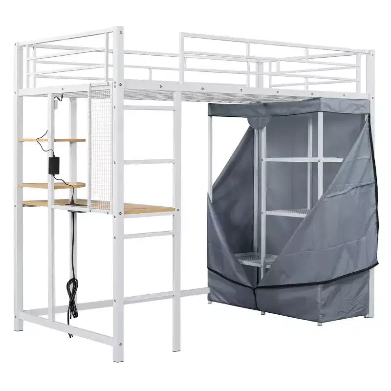 Letto a soppalco con armadio sottostante e tenda, struttura in metallo con scrivania, mensole, presa elettrica e luce a LED