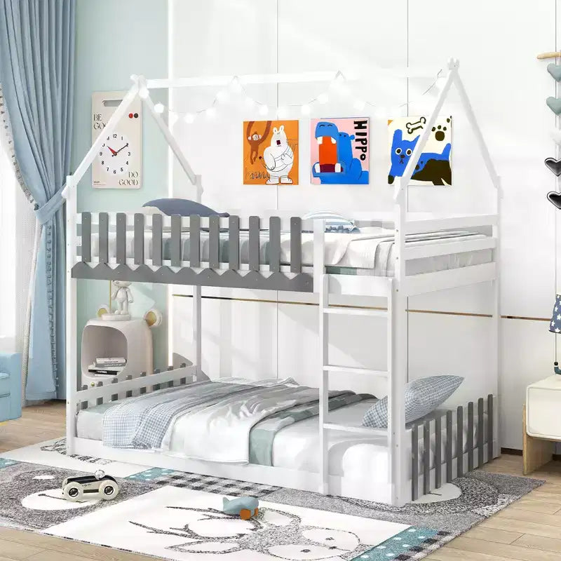 Letto a castello Twin Over Twin con recinzione e scaletta in legno massello per bambini, colore bianco