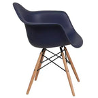 Sedia in plastica con braccioli e gambe in legno Alonza Series