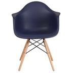 Sedia in plastica con braccioli e gambe in legno Alonza Series