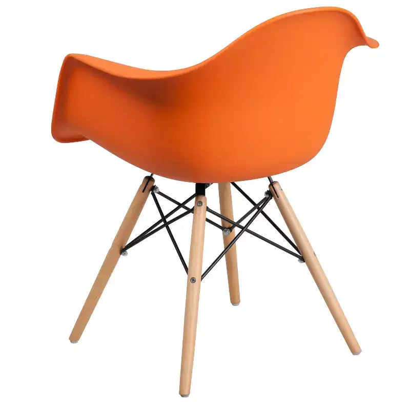 Sedia in plastica con braccioli e gambe in legno Alonza Series