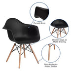 Sedia in plastica con braccioli e gambe in legno Alonza Series