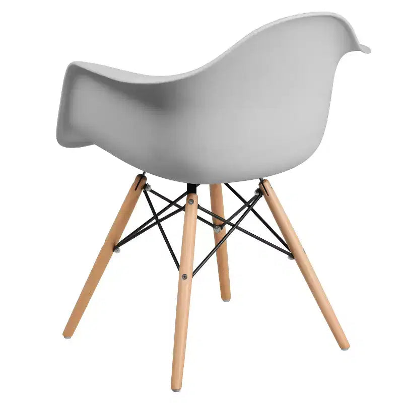 Sedia in plastica con braccioli e gambe in legno Alonza Series