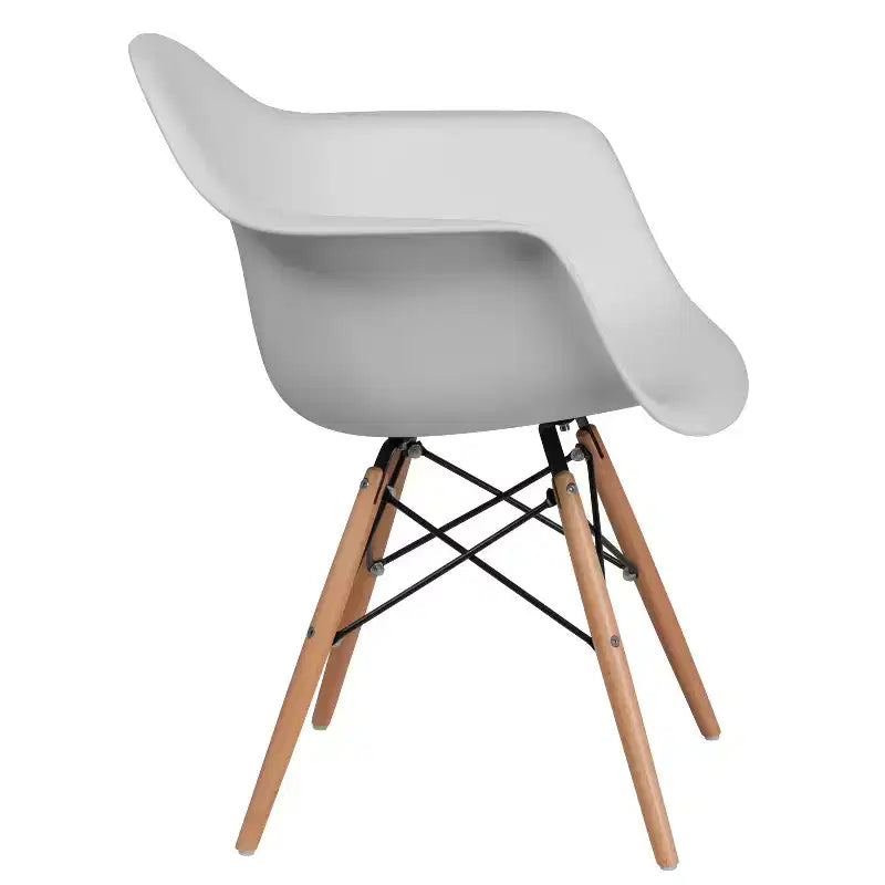 Sedia in plastica con braccioli e gambe in legno Alonza Series