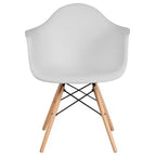 Sedia in plastica con braccioli e gambe in legno Alonza Series